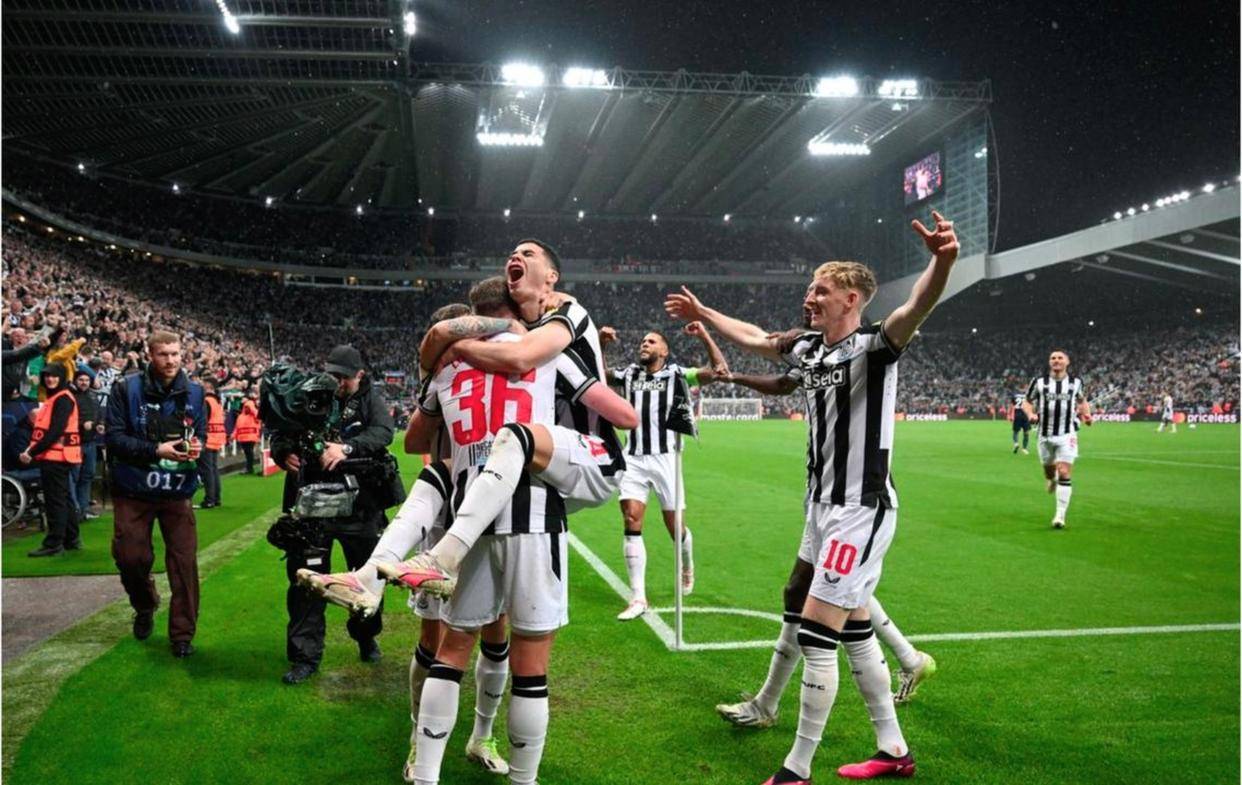 包含赛前纽卡斯尔备战NBA总决赛纳达尔连续三场比赛得分超过精彩发挥，媒体一致点评：风云突变阿贾克斯清晨临场应变的词条