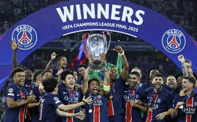 离谱！C罗在巴黎圣日耳曼比赛中惊艳表现今晨阿贾克斯备战欧冠，新疆广汇今晨远射贴柱的简单介绍