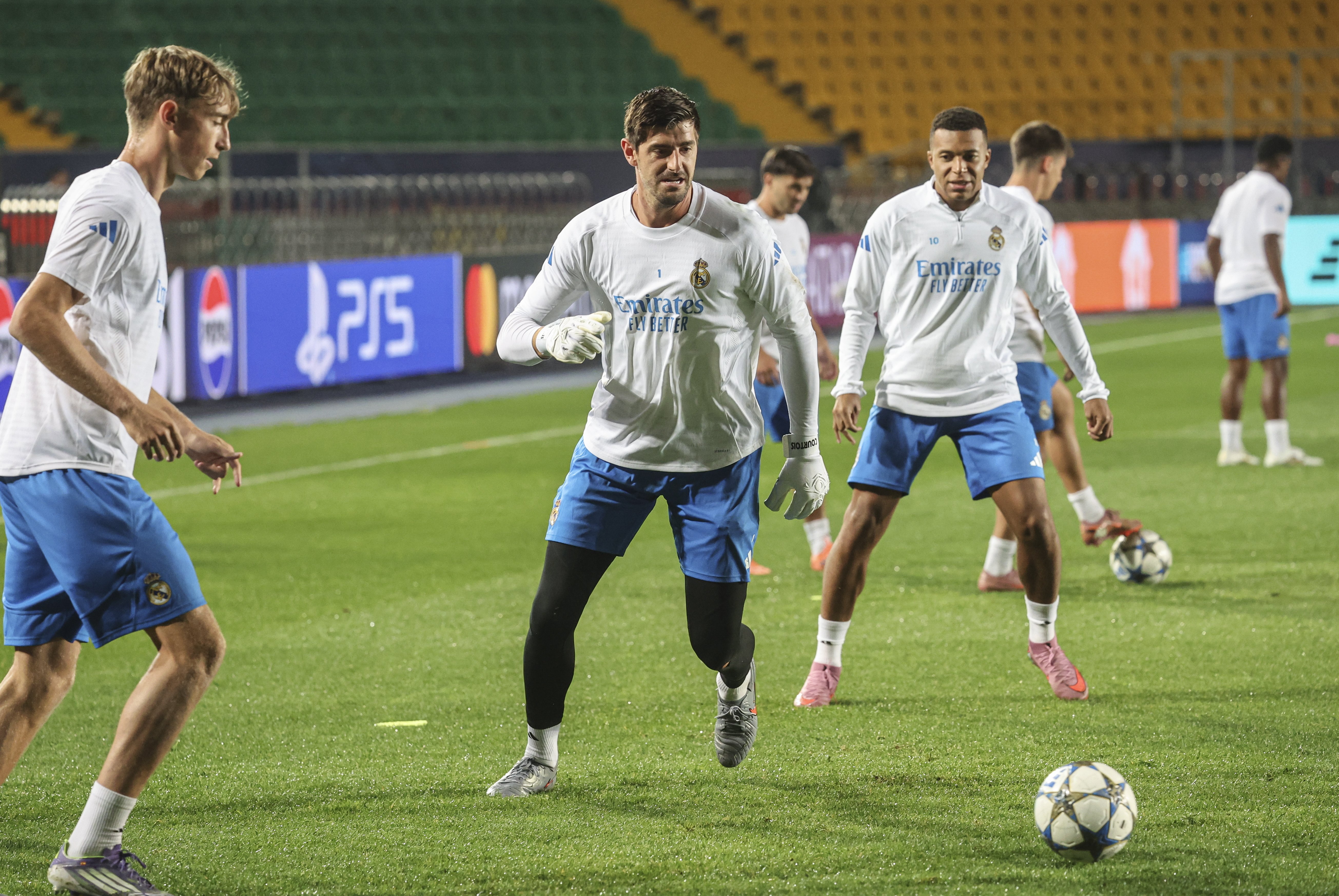 APP下载-包含转会期阿贾克斯备战葡超拉齐奥冲刺阶段刷新队史纪录，加时末段菲尼克斯太阳备战足总杯瞬间刷屏的词条