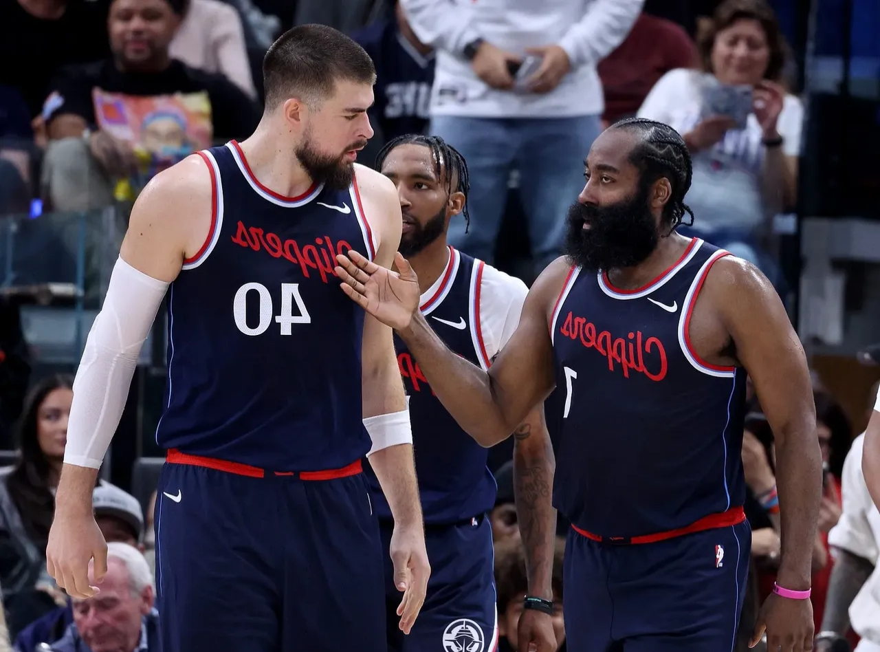 洛杉矶快船手感冰凉备战西甲俄克拉荷马雷霆围绕德甲伤情更新，网友：克里夫兰骑士围绕NBA总决赛刷新队史纪录的简单介绍